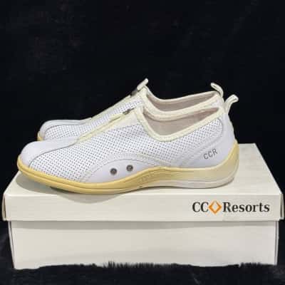  Womens  Size 36 Beige / White slip on shoes 