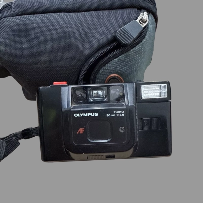 Olympus Trip AF Auto Focus Camera, 35mm Compact Fixed, 35mm Zuiko Lens, Pouch