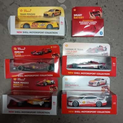 Shell Motorsport Collection 5 x Bluetooth Vehicles + Remote Control Battery