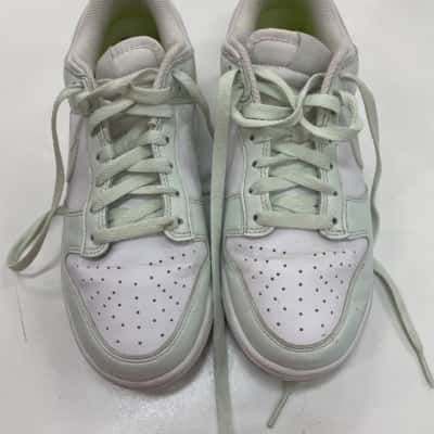 Nike Womens  Size 8 Sneakers Teal / White 
