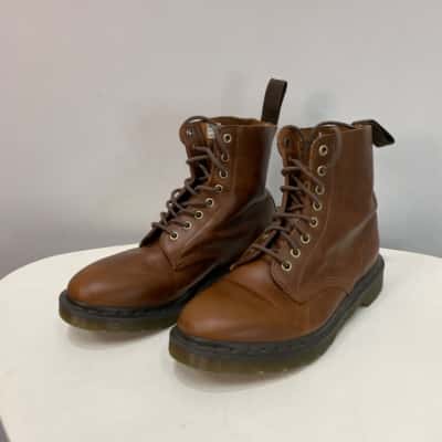 BNWOT Dr Martens Mens Size 8, Women’s Size 10 Leather Boots Brown 