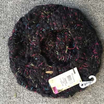 BNWT Billabong Womens  Size One Size Beret Black  / Multicoloured.  RRP $29.95 