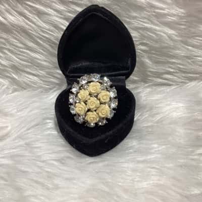 Womens Statement Ring featuring cream roses in an oval rhinestone surround Size 7 adjustable
