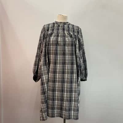 Witchery Womens Size 16 Smocked Long Sleeve Dress / Mini Dress Black  / Grey / Pattern / White 