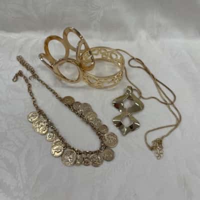  Elegant Women’s Costume Jewellery Pack /GoldTone /Bracelet & Necklace Pack