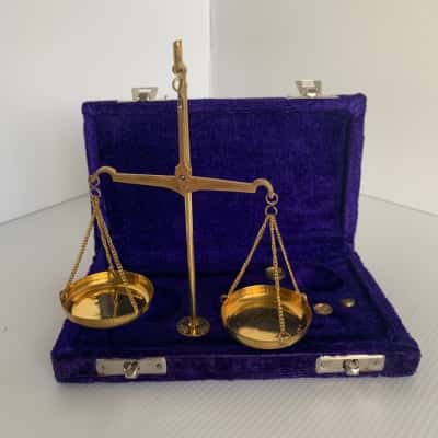 Decorative Vintage-Style Brass Apothecary or Jeweller's Scale