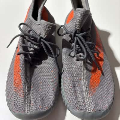  Mens Size US 8 Sneakers 
