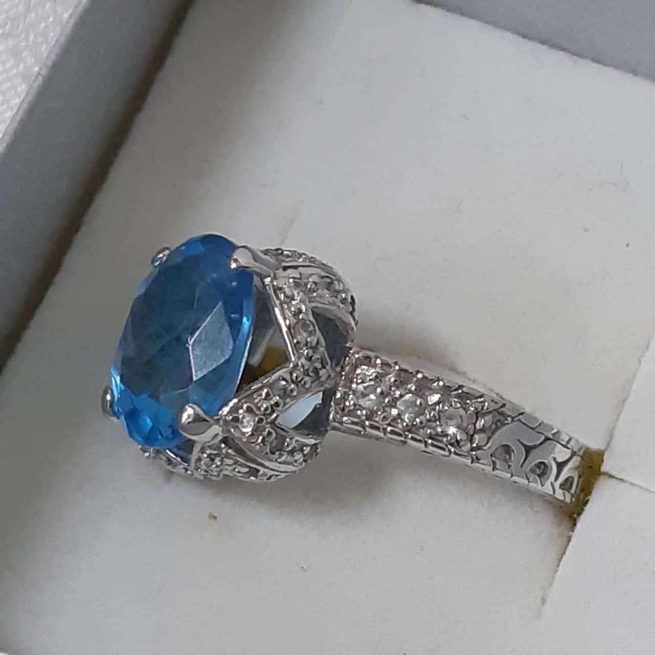 Silver 925 Ring With Large Light Blue Stone & Crystals (s)