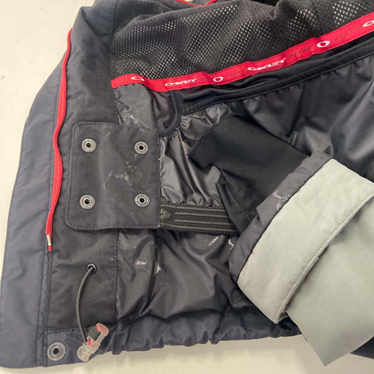 Oakley Road Fuel 3 jacket L Black (s) - Used Very Good | Salvos Stores