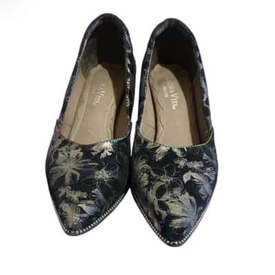  Womens  Size 39 Laura Vita heels