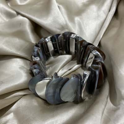  Womens Shell Stretch Bracelet Grey / Silver 