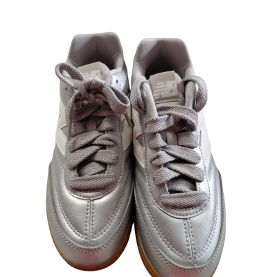 New Balance Mens  Size 6 Sneakers Grey 