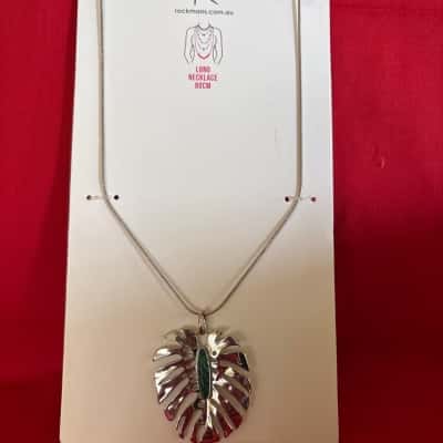 Rockmans Women’s Silver Tone Monstera Leaf Pendant Accented with a Green Stone  Necklace 