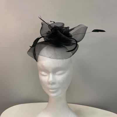  Womens Fascinator on Hair Clip Black Mesh & Feathers 