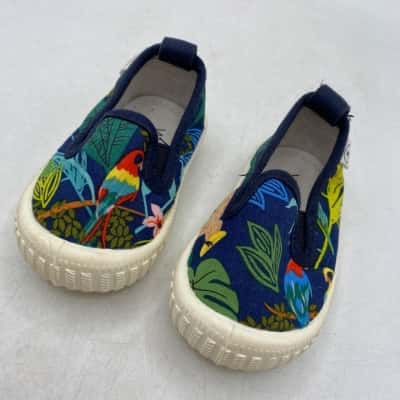 NWOT Walnut Melbourne Toddler  Size 19 Multicoloured Casual Shoes with Jungle Print.     Kids Shoes