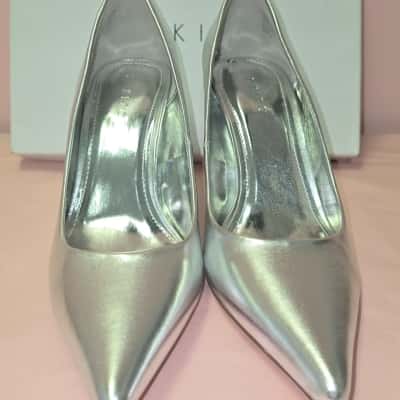 Tokito Womens  Size 9 Heels Silver 