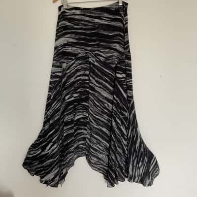 Saba Womens  Size 8 Midi SkirtPattern 