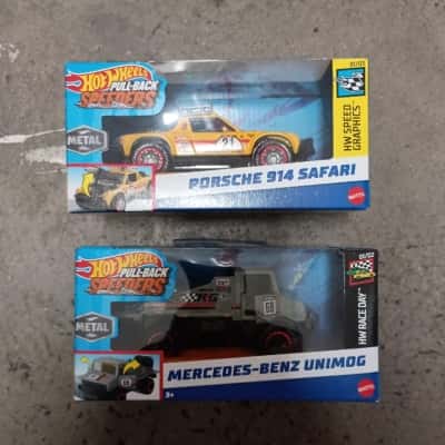 2 x Hot Wheels Pull Back Speeders