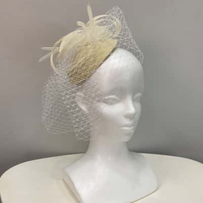  Womens Cream Floral, Feathers & Mesh Headpiece/ Fascinator