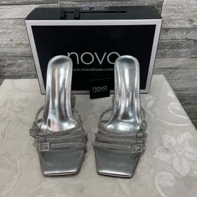 Novo Womens  Size 9 Heels Silver 