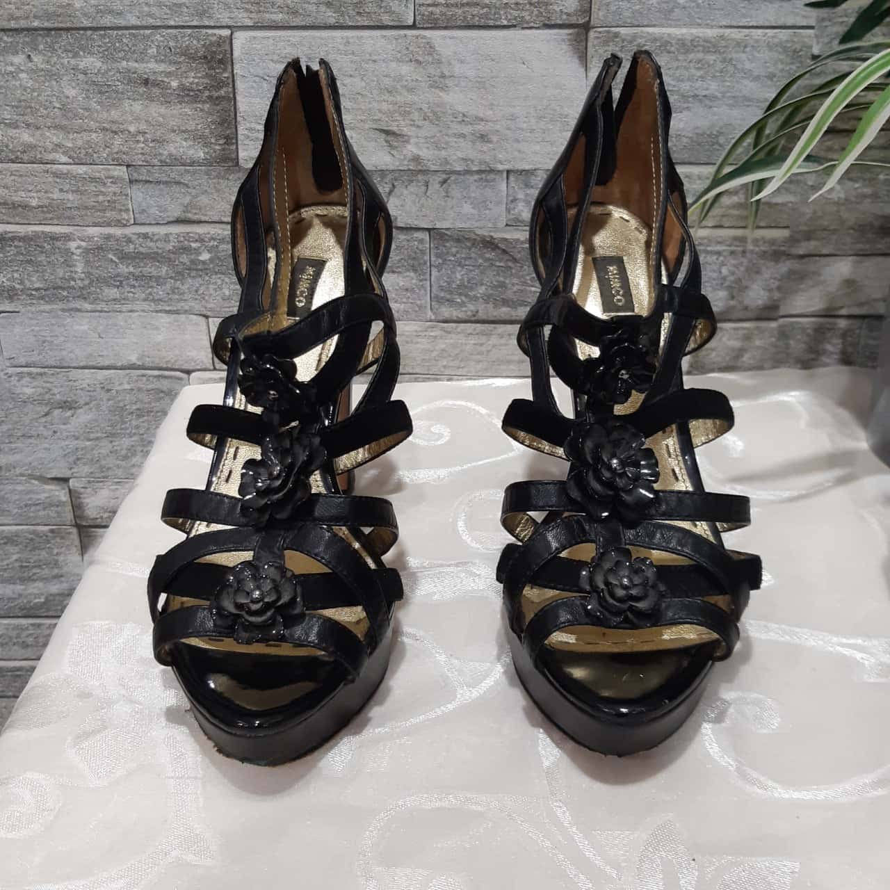 Mimco Womens Size 7 High Heel Shoes Black / Gold