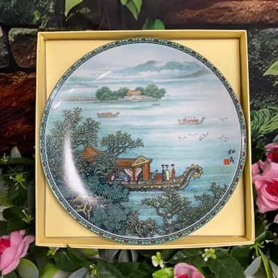 Pretty Chinese painted display plate New