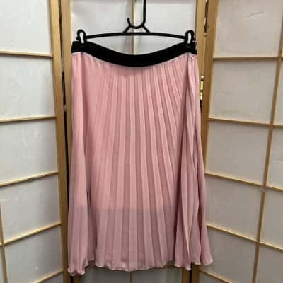  Womens  Size 12 Pleated Skirt/ Black  / Pink  