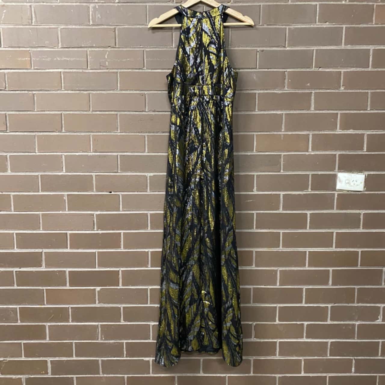 Trina Turk Womens Size 8 Halter Neck Maxi Dress Dress Black / Gold / Silver SILK BNWT(s) Trina Turk Womens Size 8 Halter Neck Maxi Dress Dress Black / Gold / Silver SILK BNWT(s)