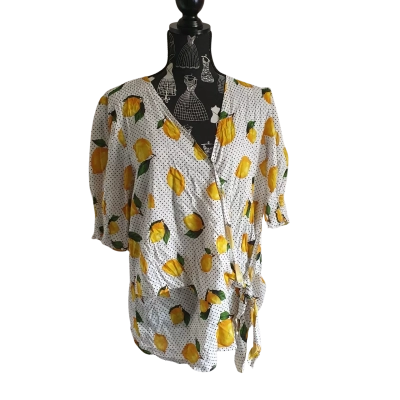 Estelle Womens  Size 16 Short Sleeve Top Polka Dot / White / Yellow Lemons BNWT