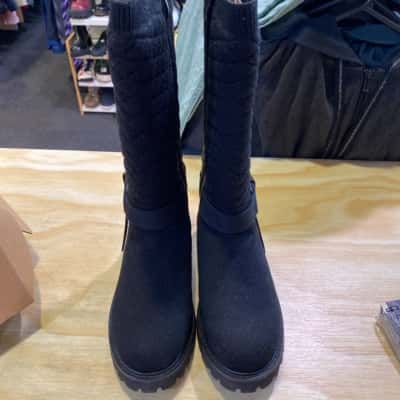 Vivaia Womens Shoes  Size 36.5 Black  