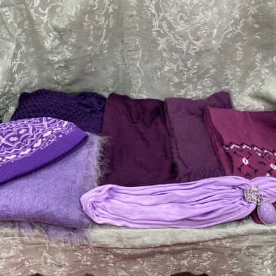  Womens  Size One Size Beanie / Scarf Purple 