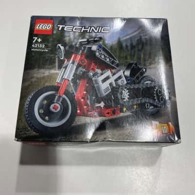 Lego Technic Motorcycle 42132 BNIB