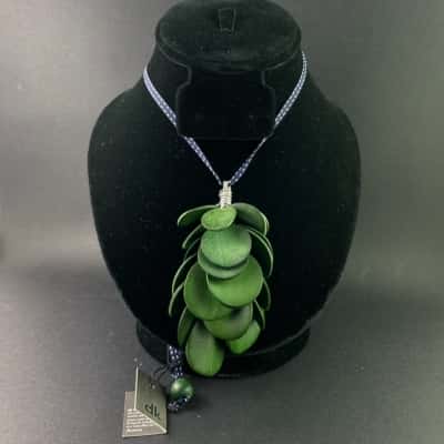  ELK Womens Necklace Green 