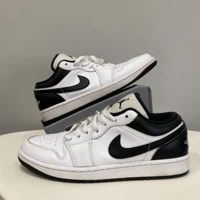 Jordan / Nike Mens  Size 9 Leather Sneakers / Trainers Black  / White 