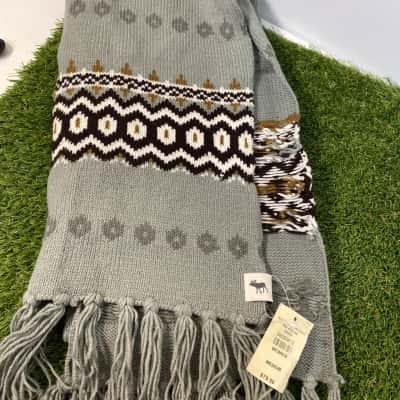Abercrombie & Fitch Womens  Size M knit scarf