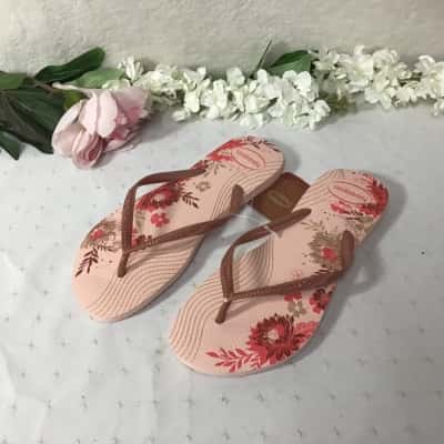 Havaianas Womens Size 39-40 Pink Floral Pattern Slim Thongs (new)