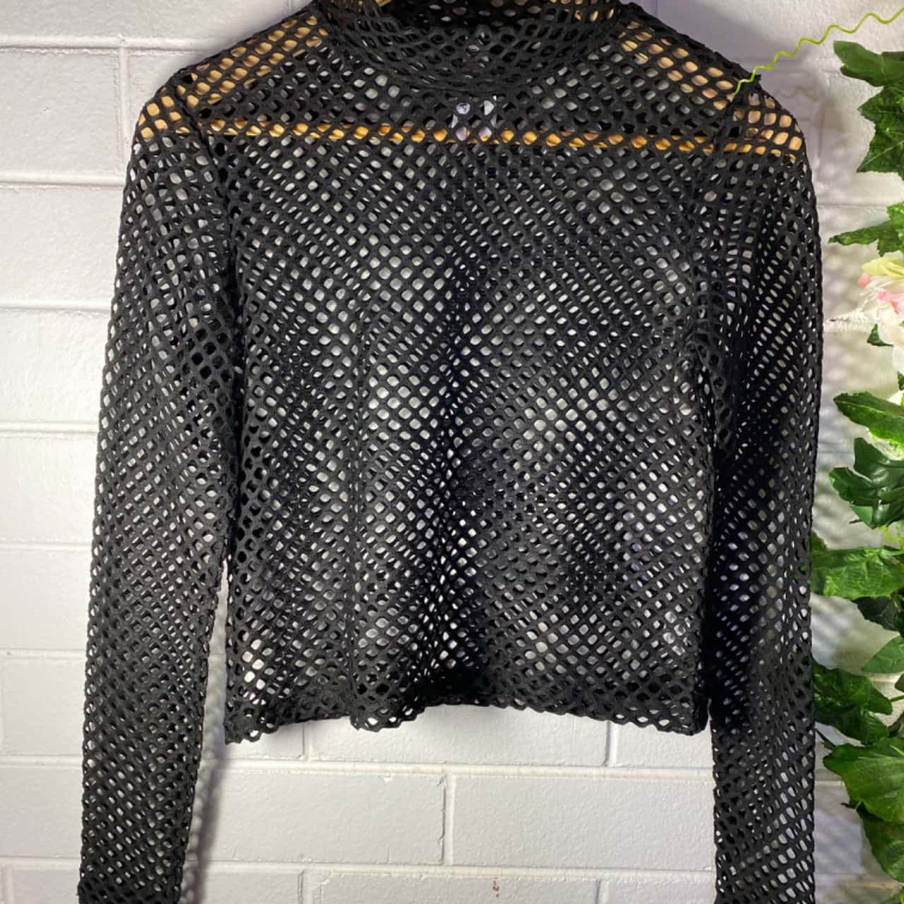 Black Friday Womens Size 8 Long Sleeve Mesh Top Black (s)