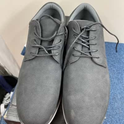 Tarocash Mens  Size 9 Sneakers Black  new in box