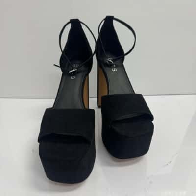 Betts Womens  Size 8 Heels Black  
