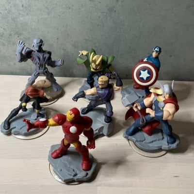 7x Assorted Marvel Figurines