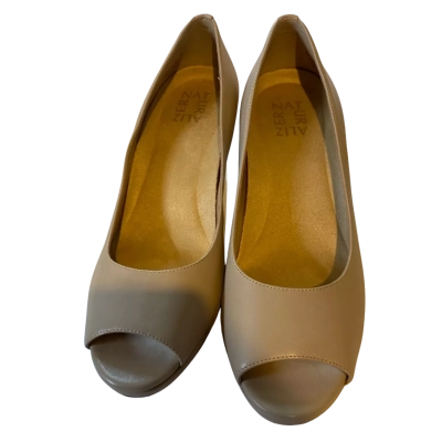 Naturalizer Womens  Size 8 Heels Nude 