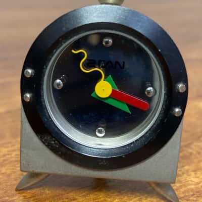 2CAN Clockboy mini table clock