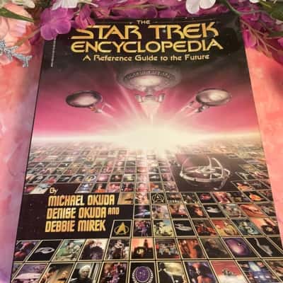 The Star Trek Encyclopedia - A Reference Guide to The Future-Michael And Denise Okuda and Debbie Mirek