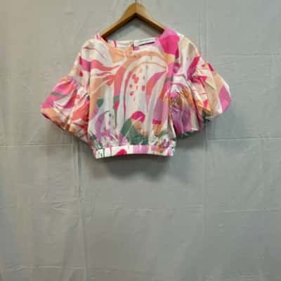 White sandstorm puff sleeve crop top  Size XL 
