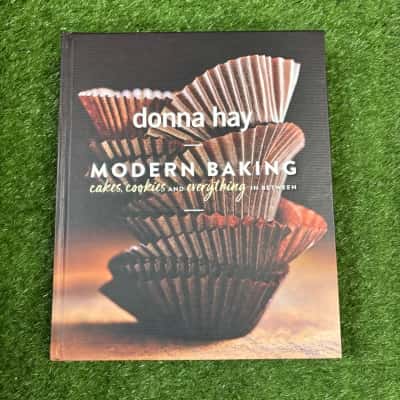 Donna Hay: Modern Baking: Cakes, Cookies & Everything In Between