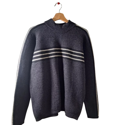 Contemporary Mens Crew Neck Jumper - Size L  
