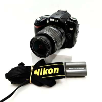 Nikon D90 Digital Camera With Nikon AF-S NKKOR DX VR 18-55 ED Zoom Lens + 2 Batteries (No Charger) & 8gb SD Card - Read Description