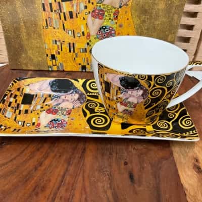 BNIB Smile Austria Gustav Klimt The Kiss Tea Cup Saucer plate Black Gold Art Souvenir Gift Birthday 