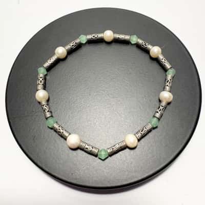 Delicate Freshwater Pear & Green Beaded Elastic Bracelet 