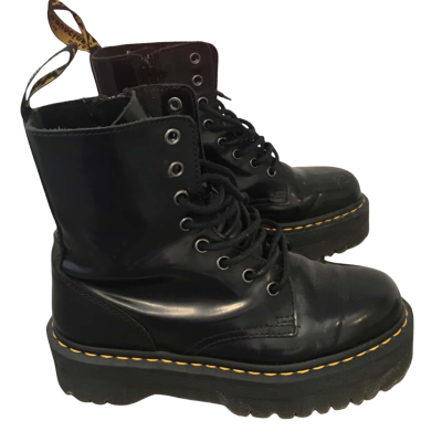 NWOT Dr Martens Unisex Womens  Size 39 / 6 / 7 Black  High Ride. Thick Sole  Cab